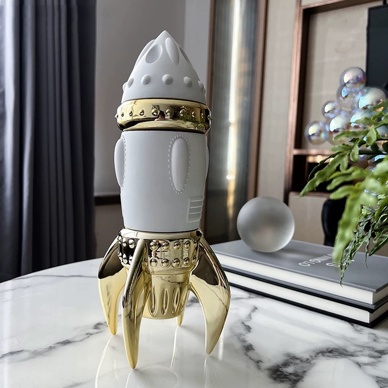 宇宙ロケットの装飾品、クリエイティブなアートワークの装飾、ロ - Tv Art And Craft のレビューと価格